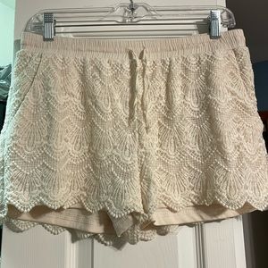Adorable Francesca’s Brand Ivory Lace Shorts with lining! Size medium !